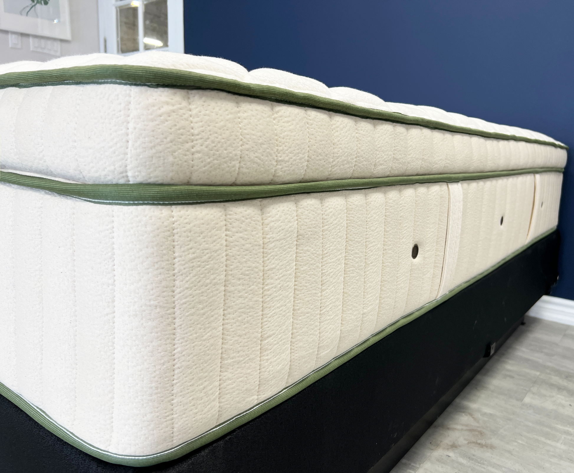 Maple EverGreen Mattress: Metal Air Vents And Handle